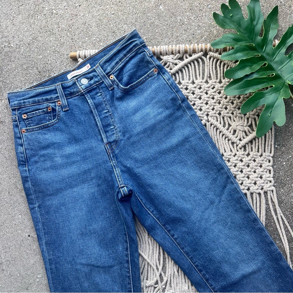 Levi’s High Rise Cropped Wedgie Straight Jeans Size 28 - Picture 3 of 7